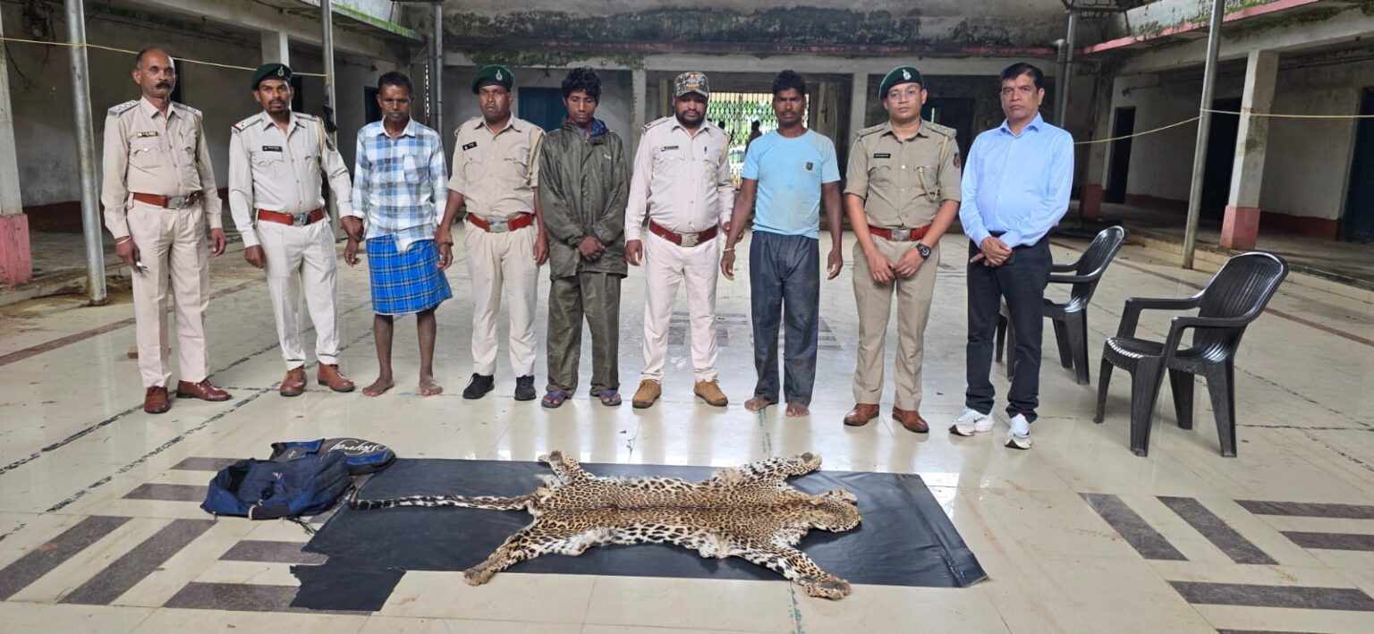 तेंदुए की खाल लेकर दो बाइक से जा रहे 3 आरोपी भेजे गए जेल